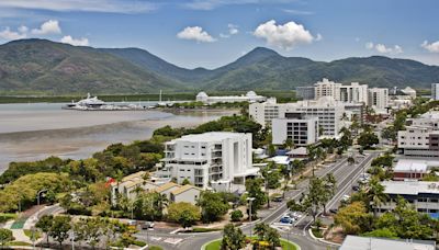 Helicopter crashes into the top of a hotel in Cairns City