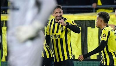 El 10 que juega y hace jugar: Gastón Ramírez convirtió su primer gol desde su vuelta a Peñarol