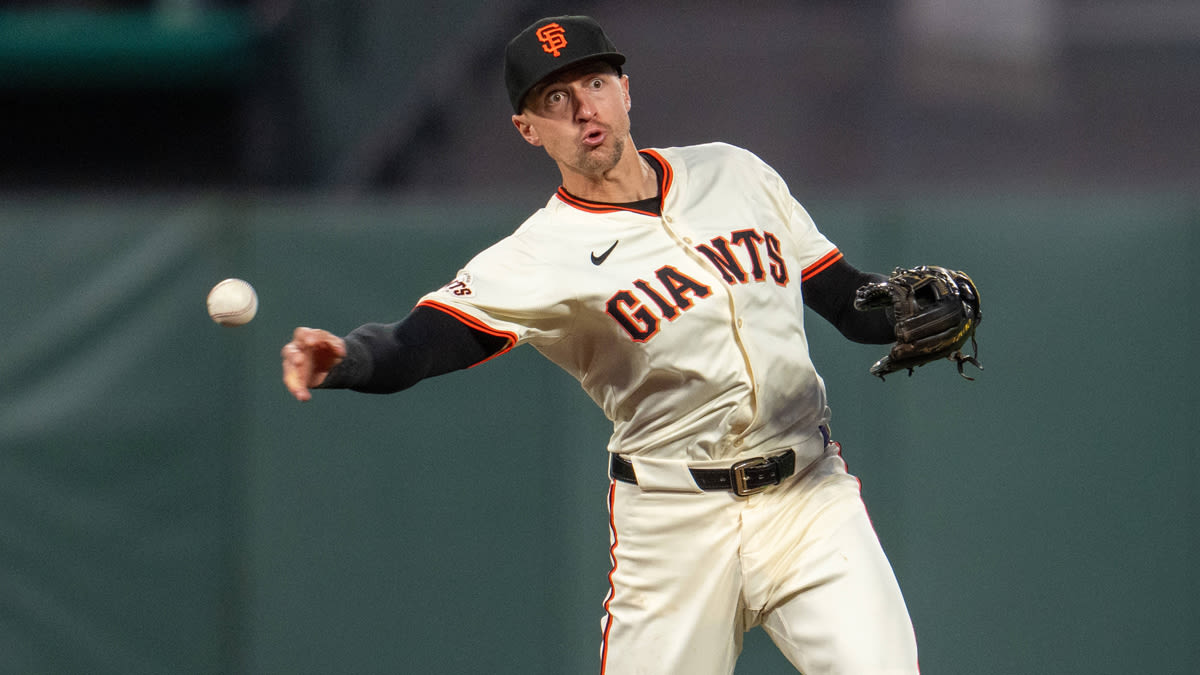 Giants DFA Ahmed, reinstate three veteran players from IL