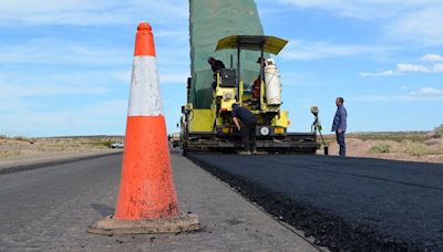 Pavimentan la Ruta 5, azotada por incontables inundaciones en Rincón de los Sauces - Diario Río Negro