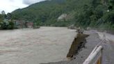 Swollen Teesta threatens NH10: Rain-fed river eroding soil from under arterial highway