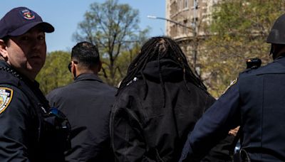 Detienen a estudiantes que protestaban a favor de Palestina en la Universidad de Texas