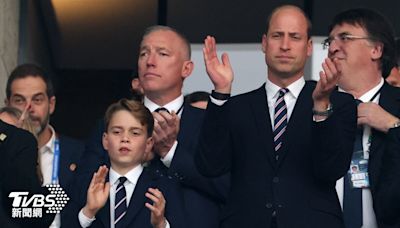 威廉王子帶喬治看歐國盃決賽 父子開心、沮喪表情「神同步」