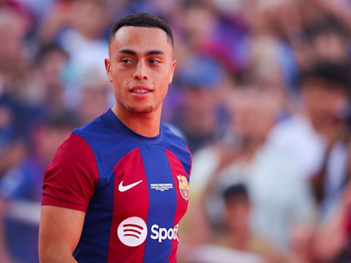 Barcelona defender Sergiño Dest joins PSV on free transfer