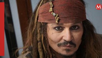 Johnny Depp visita a niños en hospital como 'Jack Sparrow' | VIDEO