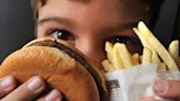 Crianças brasileiras de 3 a 10 anos estão mais altas e obesas, mostra estudo