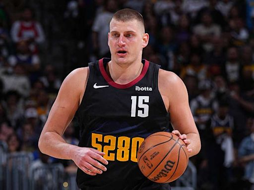 NBA investiga al hermano de Nikola Jokic por golpear a un aficionado