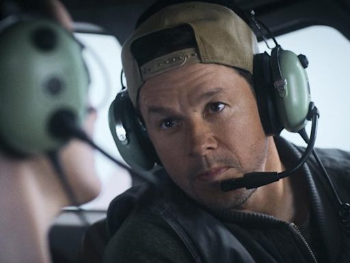 Watch: Mel Gibson directs Mark Wahlberg in new thriller 'Flight Risk'