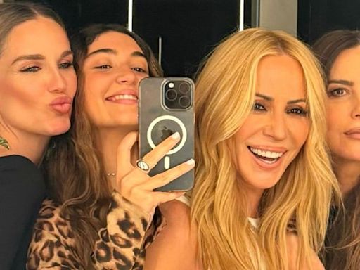 Marta Sánchez celebra su cumpleaños en una cena 'insuperable' junto a su novio, su hija y amigas