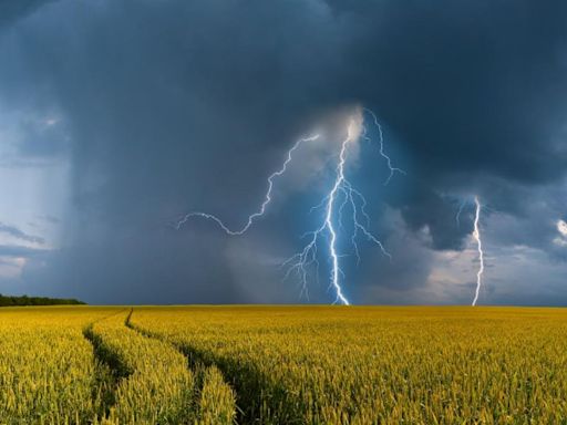 Suivi orages : prudence lors de vos déplacemements en raison de chutes de grêle parfois intenses sous les orages