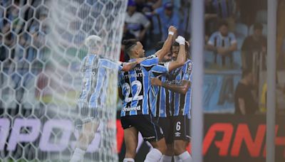 Carlinhos, do Flamengo, sofre injúria racial de dois torcedores do Grêmio