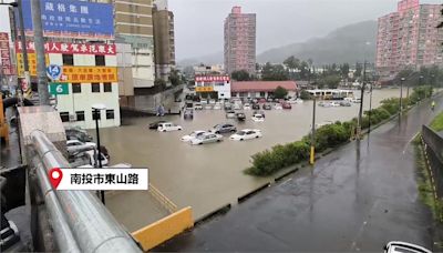 南投貓羅溪暴漲! 民眾車內睡到一半"水淹進車"