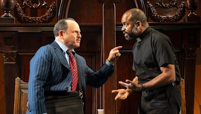 Review: In ‘Judgment Day’ at Chicago Shakes, Jason Alexander delivers huge, old-school laughs