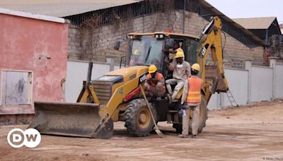 Angola: Trabalhadores denunciam abusos em empresas chinesas – DW – 15/07/2024