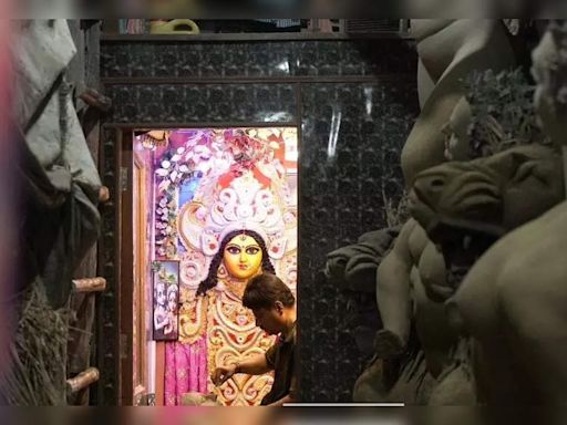 Puja curtains go up with khuti-puja at Hazra Park Durgotsab | Bengali Movie News - Times of India