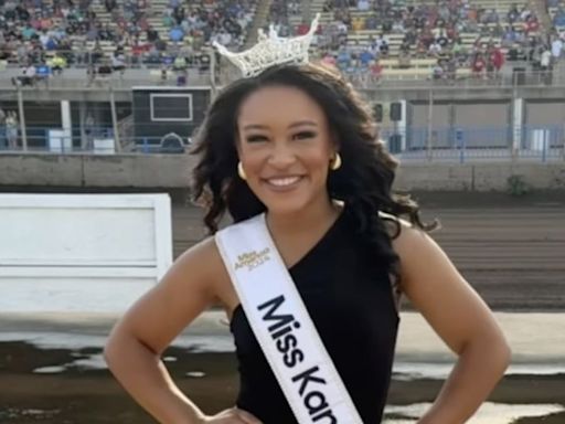 Alexis Smith, coronada como Miss Kansas, denunció a su abusador mientras ganaba el oncurso