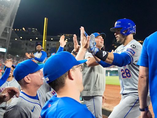 Martinez and Iglesias homer in 6-run 10th and Mets hold off Nationals 9-7 to spoil Wood's debut