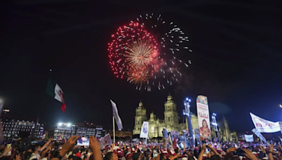 López Obrador celebra la victoria electoral de Sheinbaum, una mujer "honesta"