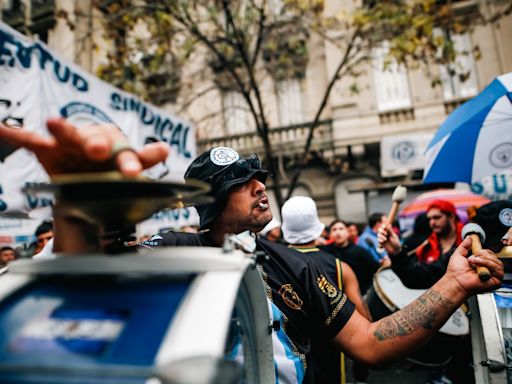 Manifestaciones en Argentina por el Día del Trabajador en contra del "ajuste" de Milei