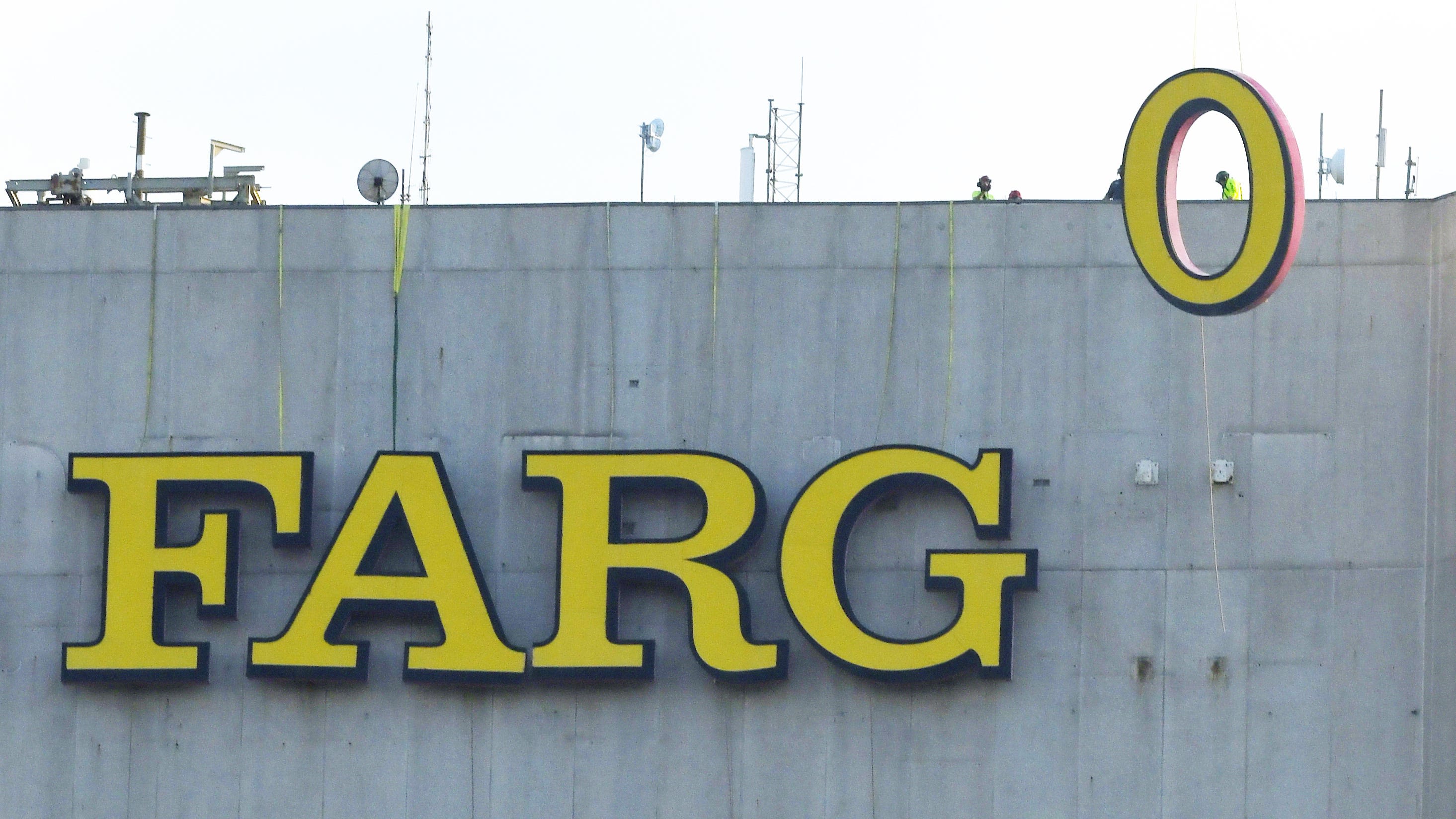 Wells Fargo signage comes down with help of 1958 vintage helicopter