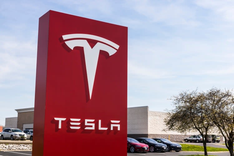 Elon Musk says Tesla RWD model Y owners to get more range