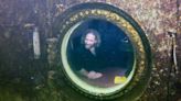 Profesor de Florida rompe récord del mayor tiempo viviendo bajo el agua