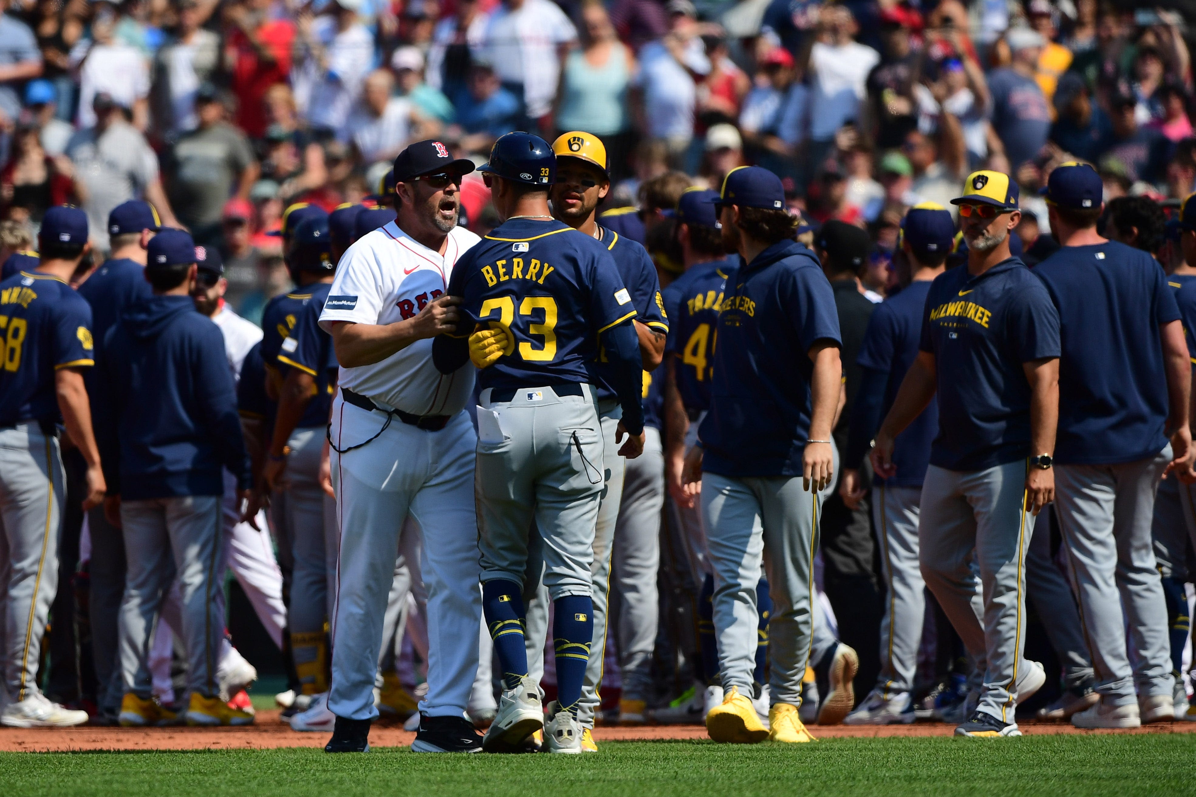 Red Sox 2, Brewers 1: Boston takes control in three-pitch span in the eighth
