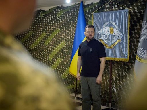 Guerre en Ukraine : Volodymyr Zelensky en visite sur le front et les Etats-Unis réinjectent plus d’un milliard