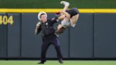 Cincinnati Reds fan runs on field, gets shocked by Taser