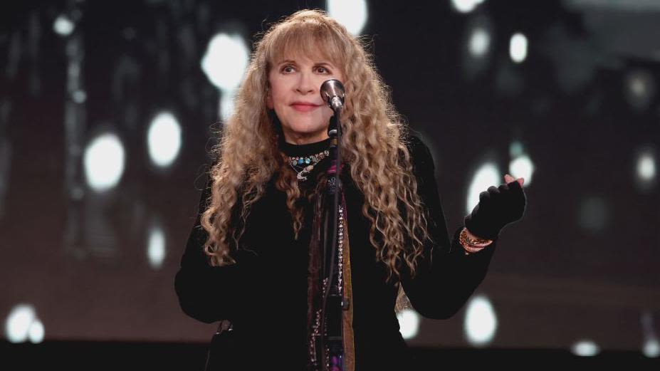 Stevie Nicks postpones Glasgow gig due to injury