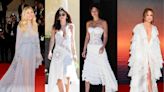 Jennifer Lopez, Emily Ratajkowski, Sienna Miller, Bella Hadid… la robe bohème s’impose comme la tendance de l’été