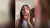 Natalia, la joven de Huelva que interpreta canciones en lengua de signos en Internet: "La mayoría de los que me ven sí oyen"