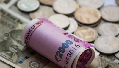 Rupee falls 12 paise to 83.56 against US dollar in early trade | Business Insider India