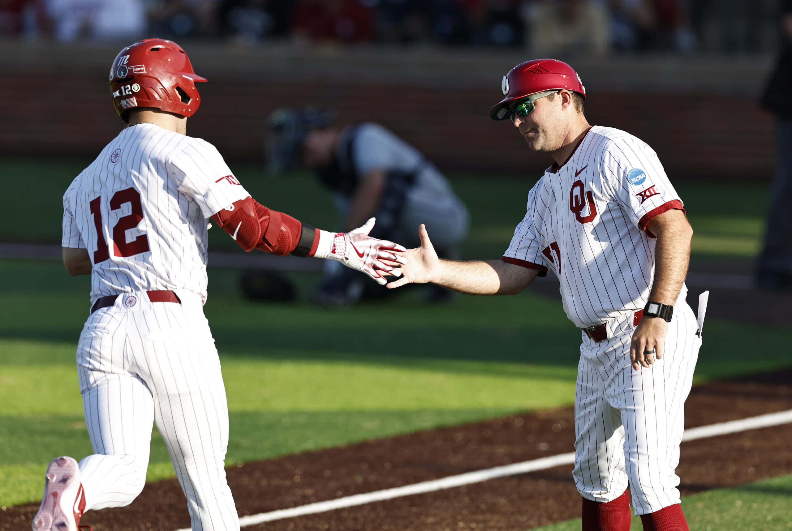 Skip Johnson to stay with Oklahoma Sooners