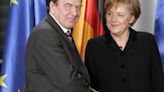 Zum 70. Geburtstag - „Besondere Gegnerin“: Altkanzler Schröder gratuliert Merkel