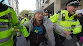 Arrestan a Greta Thunberg en Londres durante una protesta contra un ostentoso foro petrolero