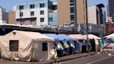 Autoridades locales pueden prohibir a los desamparados dormir al aire libre