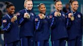 Equipo de EEUU con Simone Biles y Suni Lee gana medalla de oro en gimnasia femenina