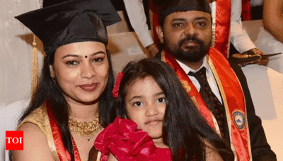 Parents Graduate with MBAs While Their Daughter Cheers from the Audience | Bengaluru News - Times of India