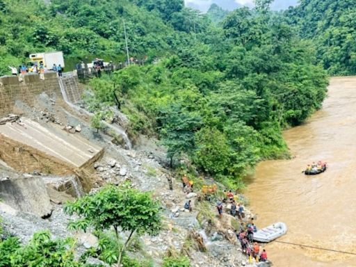 Deslizamento de terra deixa mais de 60 desaparecidos no Nepal