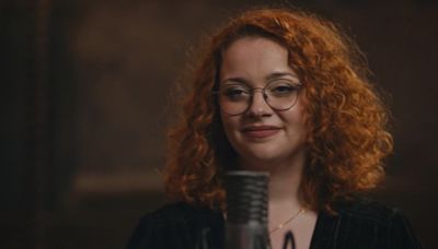 Video: Carrie Hope Fletcher Performs 'A Journey to the Past' Ahead of Upcoming Tour