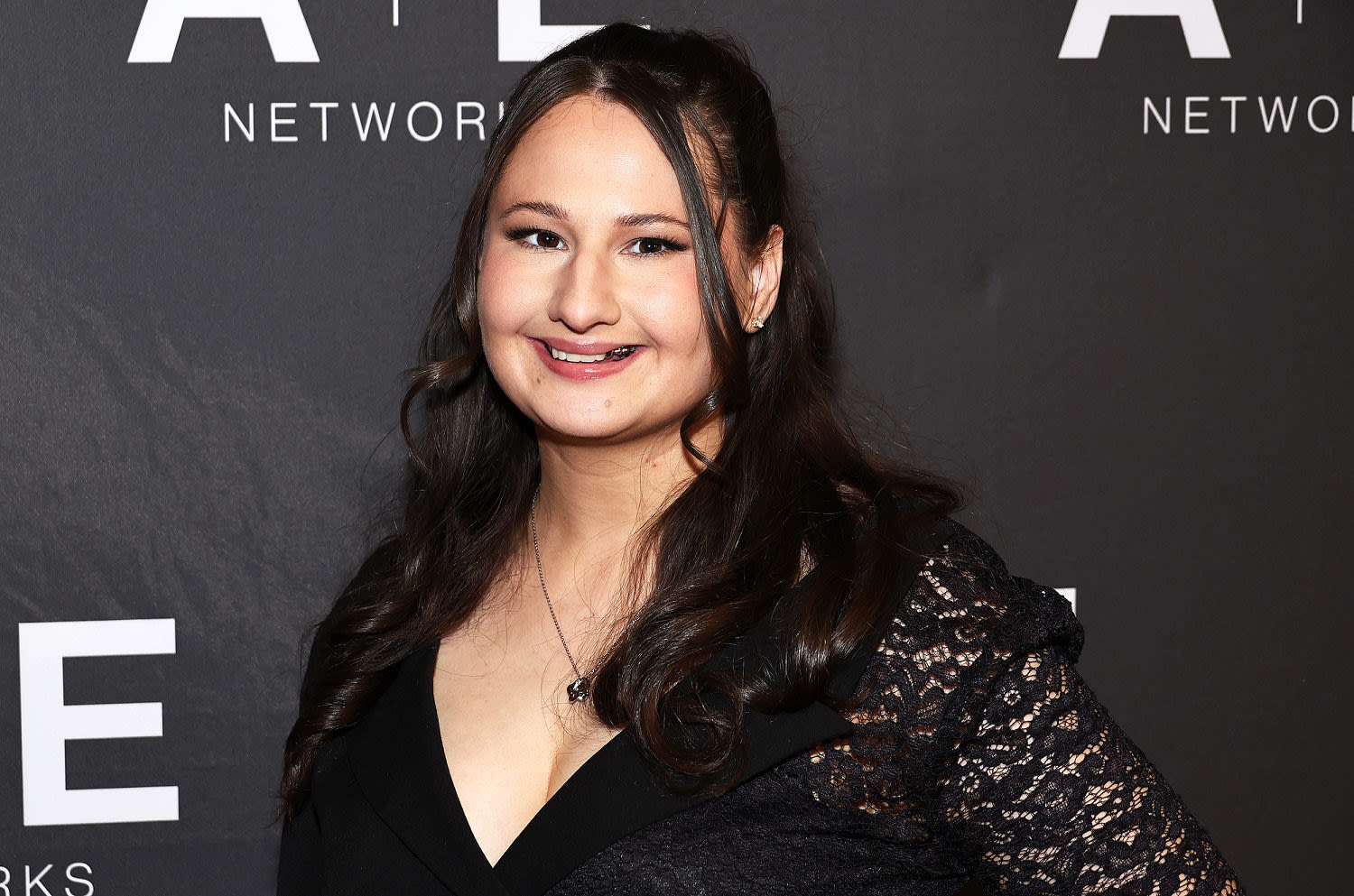 Fans say Gypsy Rose Blanchard’s blond glow up reminds them of ‘a young Jennifer Coolidge’