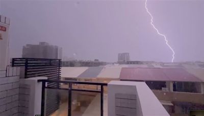 雨炸台南！多處低窪處積水了 網湧黃偉哲臉書喊「雷雨超大」：豪雨假呢