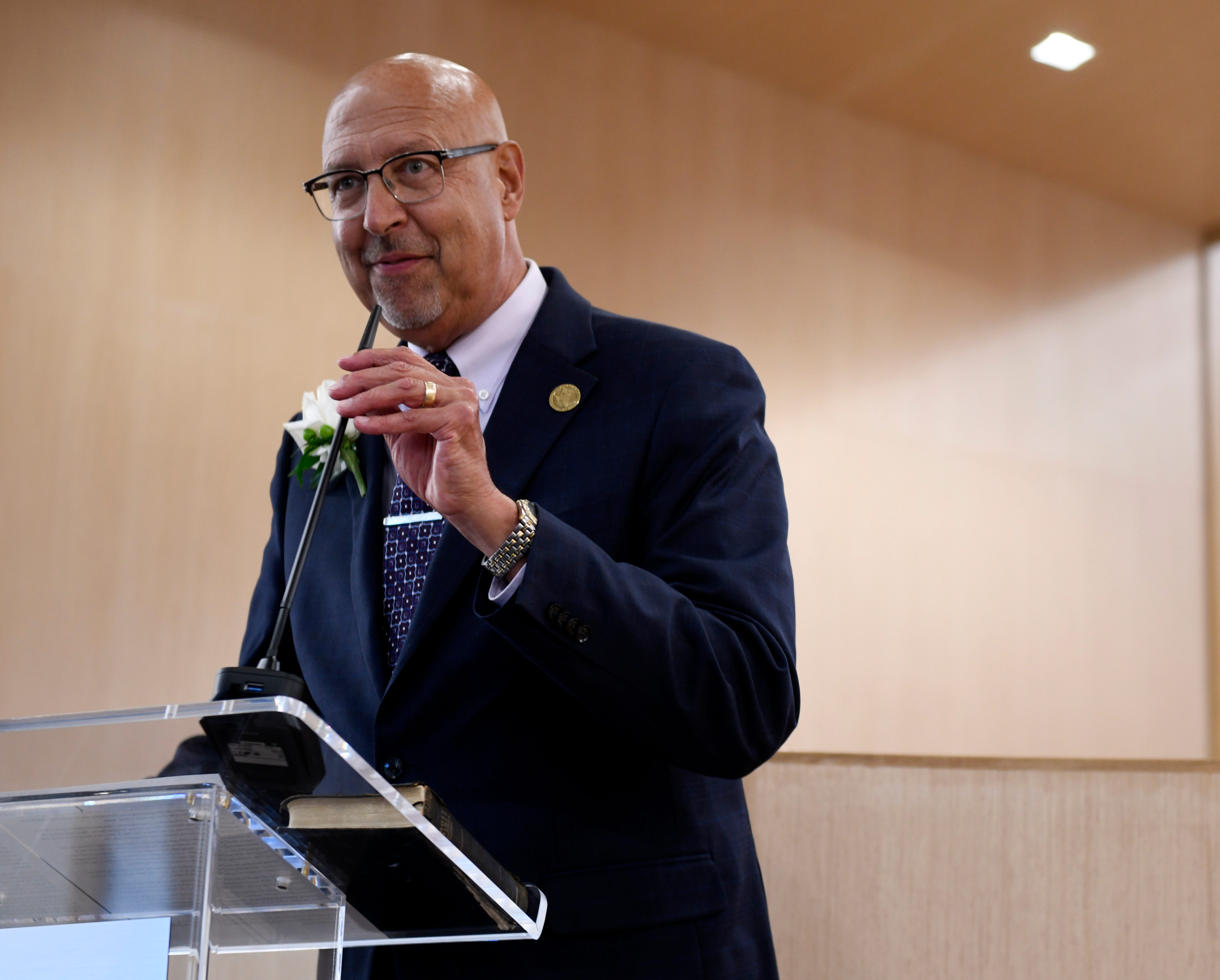 'Responsibility and duty': Mark McBrayer sworn in as Lubbock mayor, Gordon Harris on council