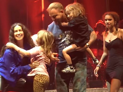 Alanis Morissette performs Ironic with daughter for eighth birthday