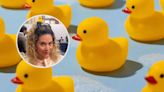 Una diputada de La Libertad Avanza fue al Congreso con un patito kawaii en la cabeza y se hizo viral