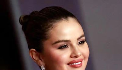 Así se ve el ‘slicked bun’ perfecto, cortesía de Selena Gomez