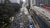 Apoiadores de Bolsonaro cantam 'Trump vive' em protesto esvaziado na Paulista