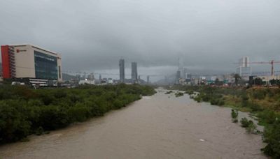 Nuevo León suspende labores y transporte por ‘Alberto’, solo están abiertos refugios y albergues