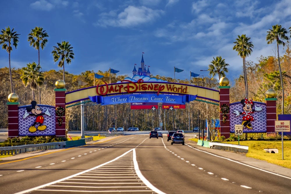 ...Of Travelers Into Debt: Conglomerate's Theme Parks Remain Popular, Other Segments Falter - Walt Disney (NYSE:DIS)